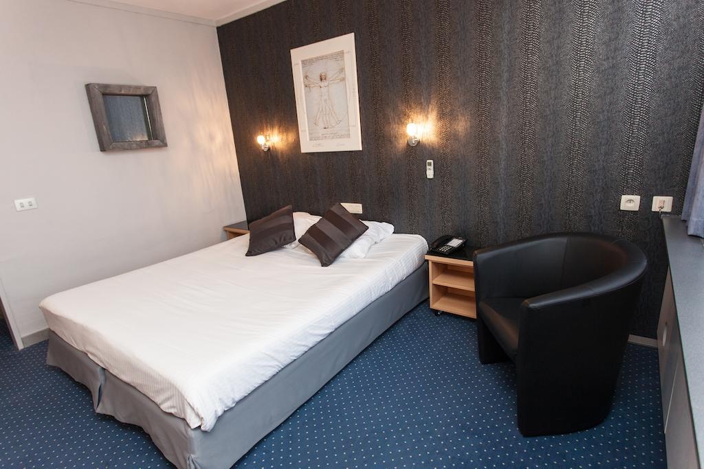 Leonardo Hotel Charleroi City Center Room photo